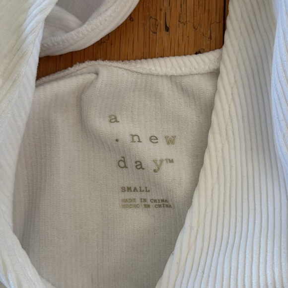 A New Day | Long Sleeve | Ribbed | V-Neck | White | Tee | size S - Picture 2 of 3